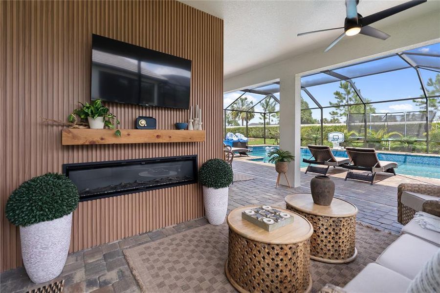 Exterior details and patio area of a home in , Bradenton (Image 4).