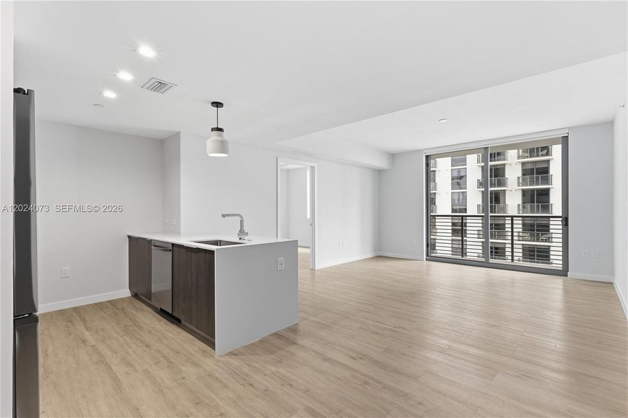 Spacious, unfurnished interior of a new home in , Miami (Image 27).