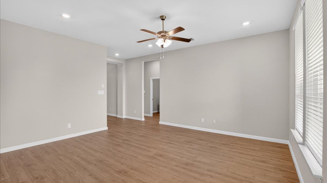 Spacious, unfurnished interior of a new home in Lakeview Pointe, Grand Prairie (Image 17).