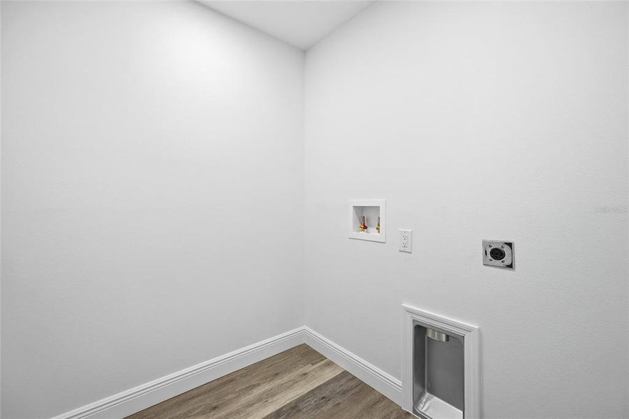 Spacious, unfurnished interior of a new home in , Ocala (Image 28).