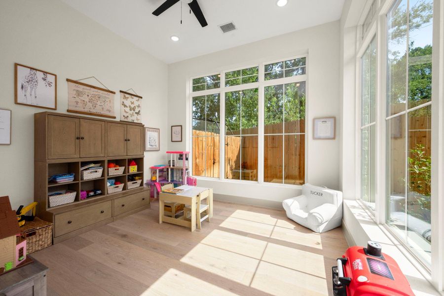 Furnished interior view inside a new home in , Tomball (Image 33).