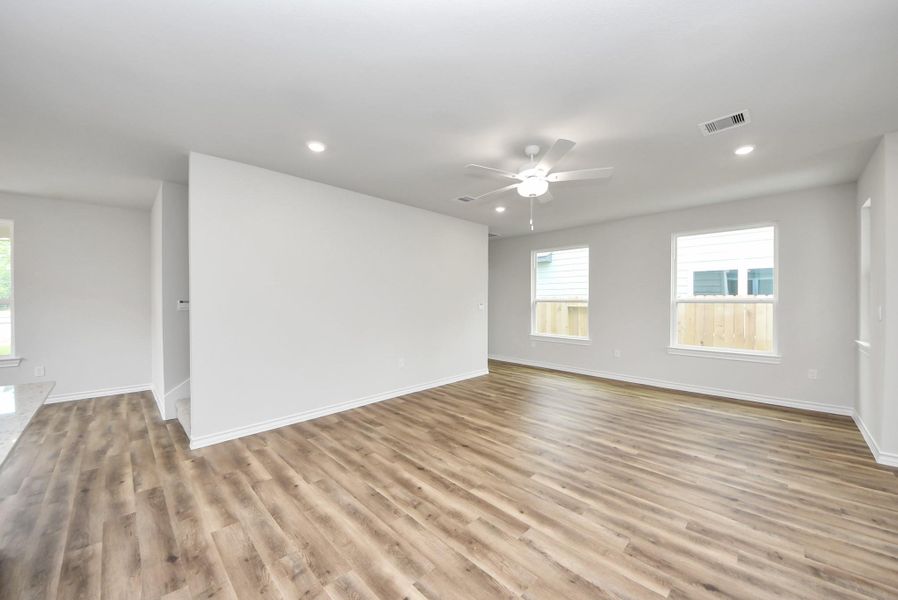 Spacious, unfurnished interior of a new home in The Enclave at Spring Branch, Conroe (Image 22).