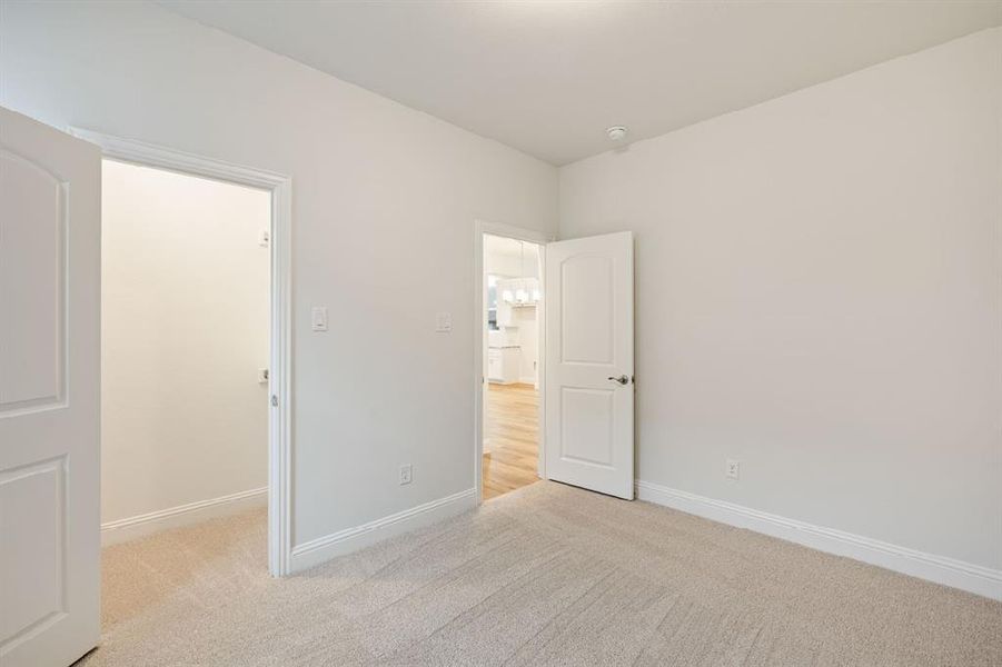 Spacious, unfurnished interior of a new home in Creekside, Royse City (Image 14).