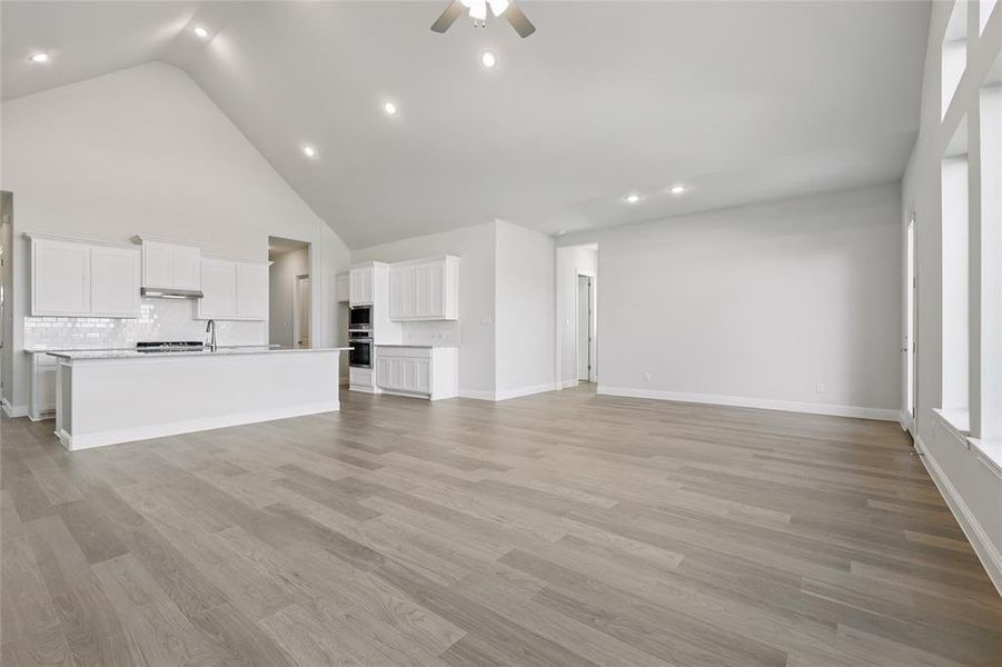 Spacious, unfurnished interior of a new home in Lakeshore Bluffs, Shady Shores (Image 19). Spacious, unfurnished interior of a new home in Lakeshore Bluffs, Shady Shores (Image 19).
