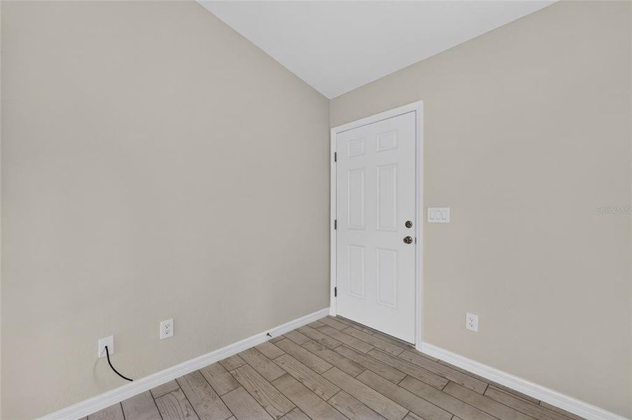 Spacious, unfurnished interior of a new home in , Ocala (Image 12).