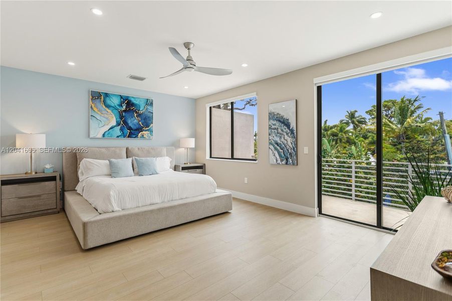 Furnished interior view inside a new home in , Fort Lauderdale (Image 33).
