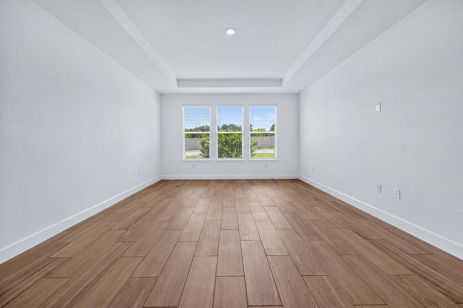 Spacious, unfurnished interior of a new home in Headwaters at Lofton Creek, Yulee (Image 16).