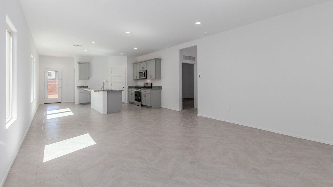 Spacious, unfurnished interior of a new home in Hanson Ridge, Vail (Image 21).