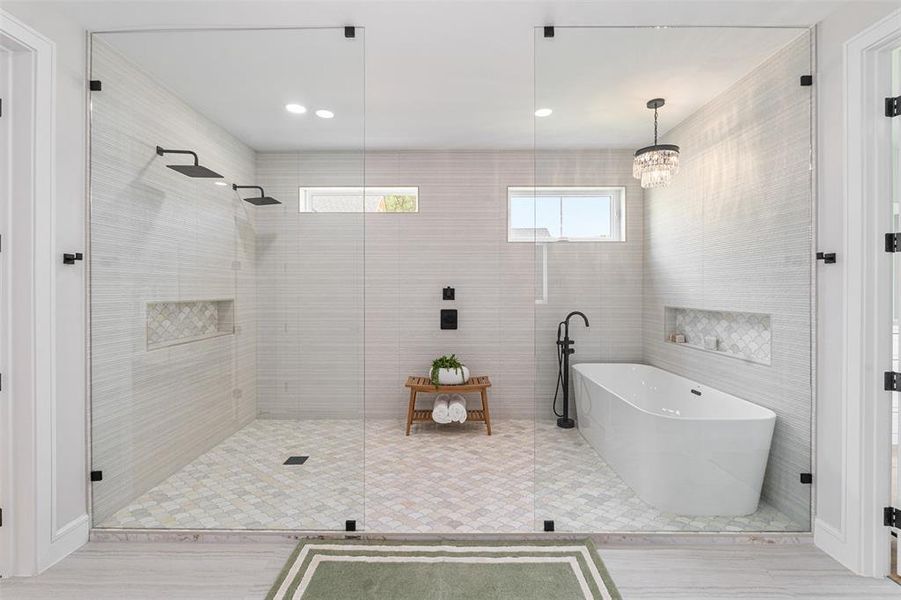 Wet Room Spa, two rain shower heads, soaking tub & natural light Wet Room Spa, two rain shower heads, soaking tub & natural light