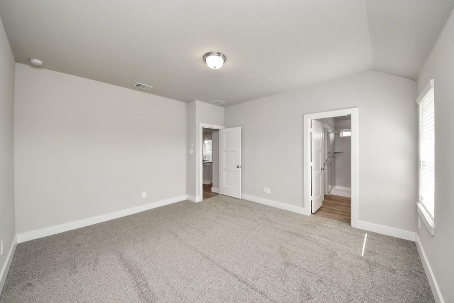 Spacious, unfurnished interior of a new home in Sorella: Signature Collection, Tomball (Image 27).