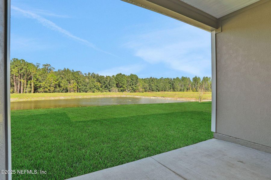 Exterior details and patio area of a home in Bellbrooke, Jacksonville (Image 24).
