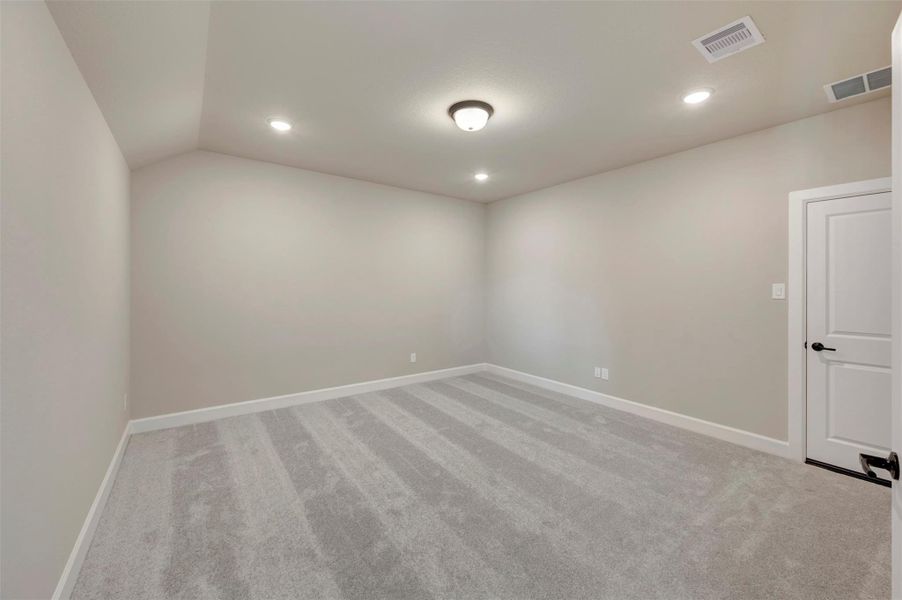 Spacious, unfurnished interior of a new home in Kresston, Magnolia (Image 20).