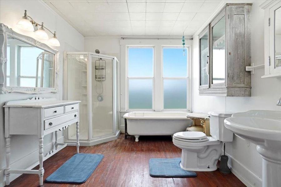 Furnished interior view inside a new home in , Itasca (Image 12).