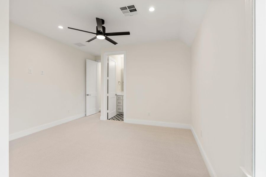 Spacious, unfurnished interior of a new home in , Houston (Image 20).