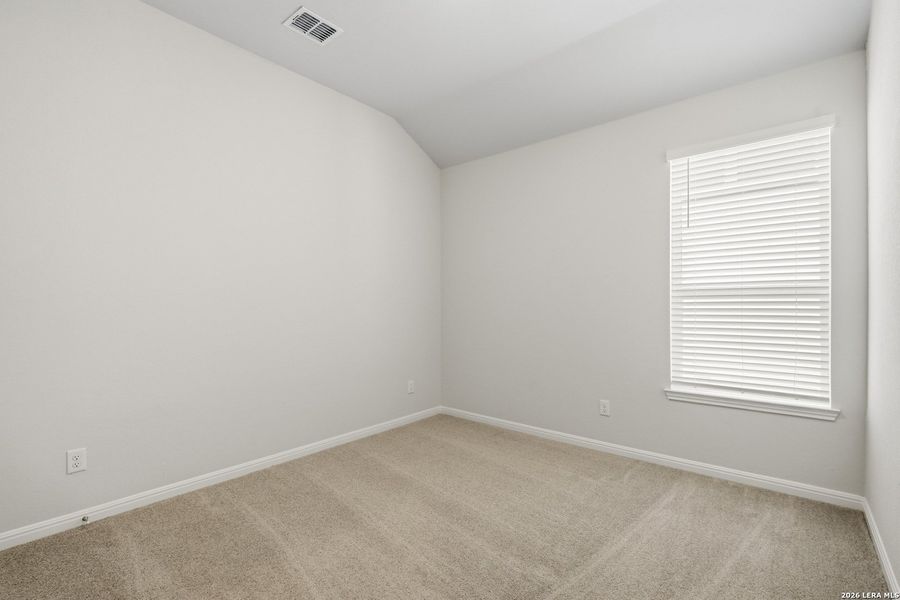 Spacious, unfurnished interior of a new home in Cinco Lakes, San Antonio (Image 14).