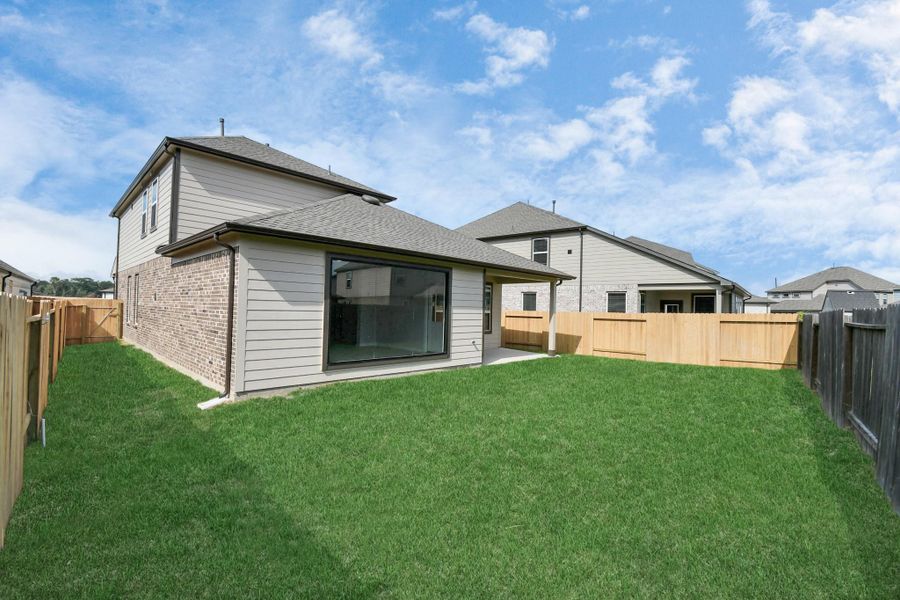 Explore the expansive backyard with its inviting covered patio—a perfect blend of space for the kids to play and adults to unwind. Ideal for creating your outdoor oasis, this backyard accommodates patio furniture, a BBQ pit, and endless possibilities for leisure and entertainment.