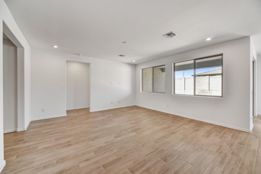 Spacious, unfurnished interior of a new home in Tirreno at IronWing, Litchfield Park (Image 22). Spacious, unfurnished interior of a new home in Tirreno at IronWing, Litchfield Park (Image 22).