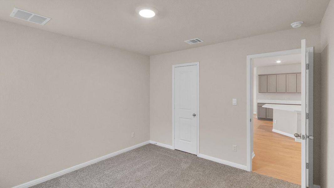 Spacious, unfurnished interior of a new home in Thunder Rock, Marble Falls (Image 17).