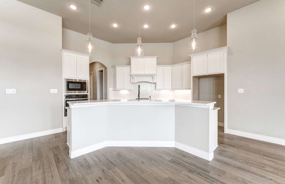 Representative furnished interior of a home built from the 2870 by Ravenna Homes in The Woodlands Hills 65′, Willis (Image 10). Representative furnished interior of a home built from the 2870 by Ravenna Homes in The Woodlands Hills 65′, Willis (Image 10).