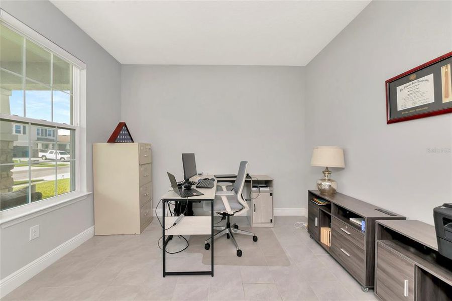 Furnished interior view inside a new home in , Apollo Beach (Image 44).
