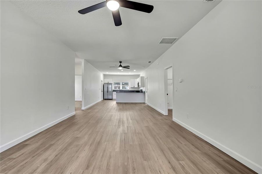Spacious, unfurnished interior of a new home in , Tampa (Image 14).