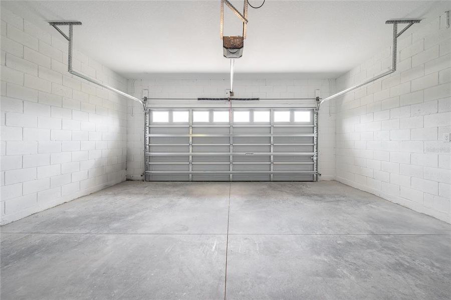 Spacious, unfurnished interior of a new home in , North Port (Image 20).