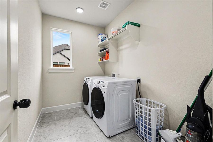 Extra large Laundry room
