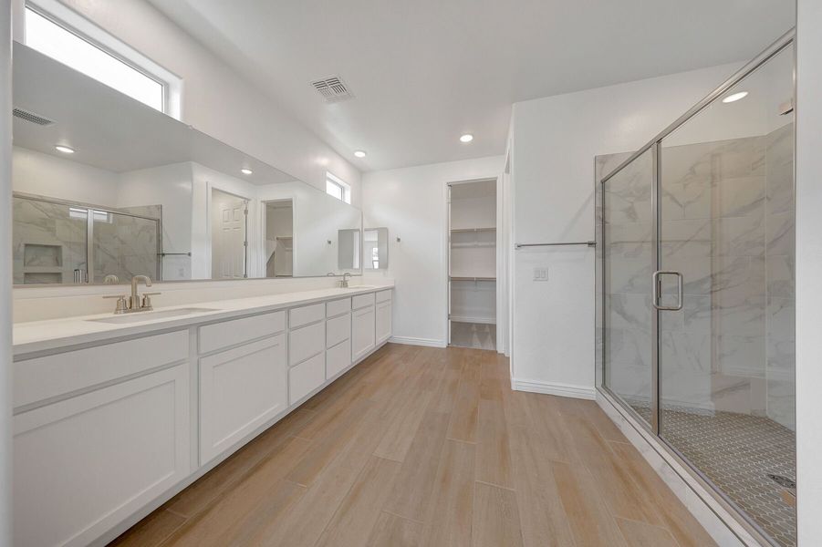 Image 19 of a home in Miravida.