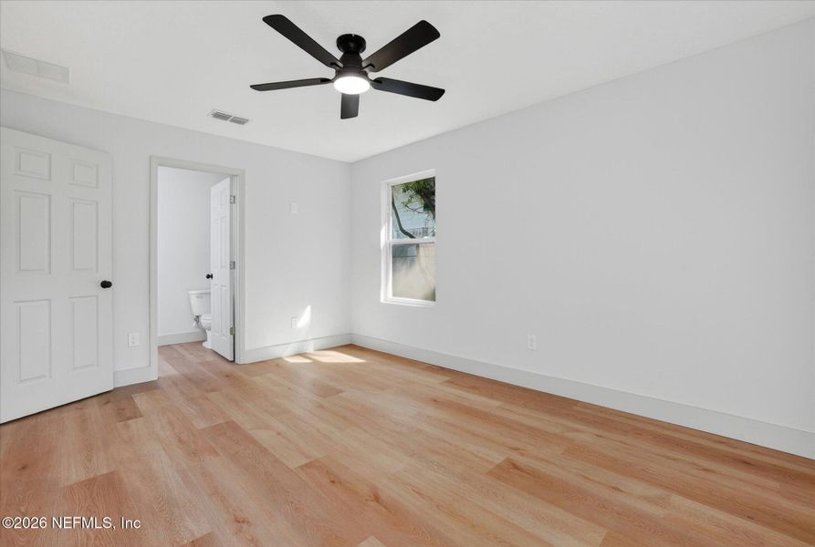 Spacious, unfurnished interior of a new home in , Jacksonville (Image 15).