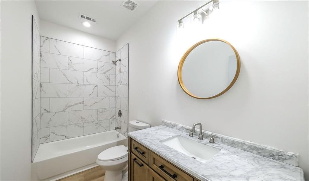 Furnished interior view inside a new home in , Temple (Image 12).