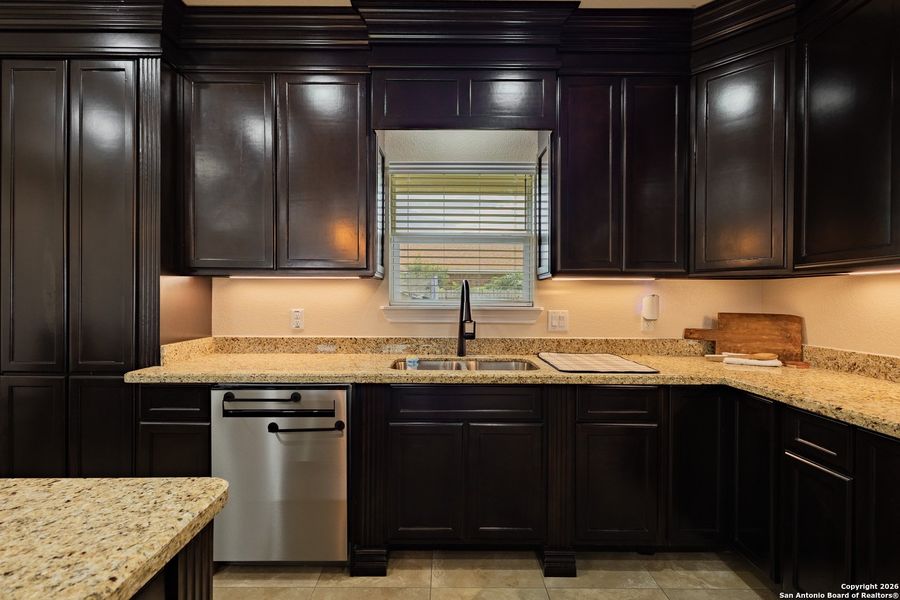 Furnished interior view inside a new home in , Uvalde (Image 15).