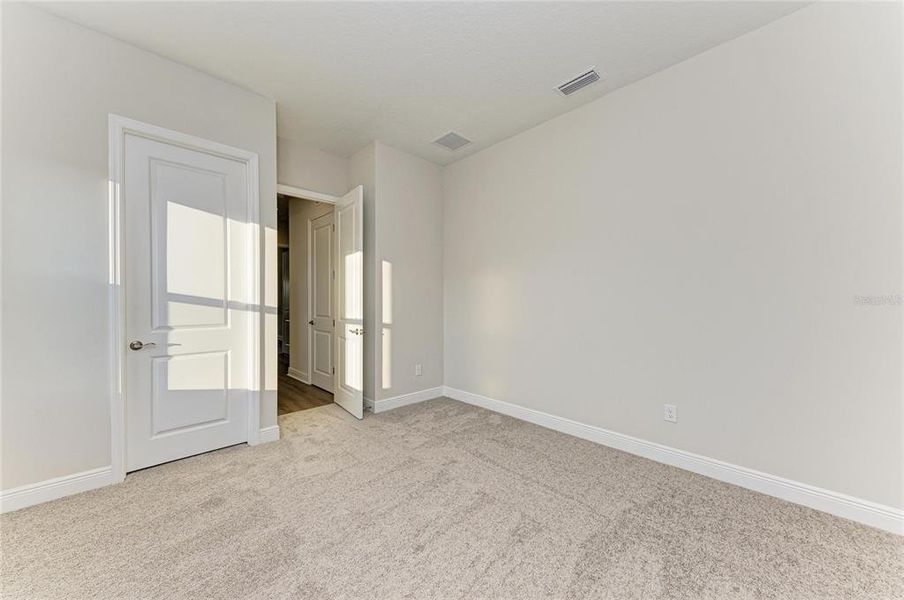 Spacious, unfurnished interior of a new home in Triple Creek, Riverview (Image 30). Spacious, unfurnished interior of a new home in Triple Creek, Riverview (Image 30).