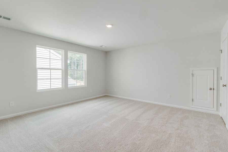 Spacious, unfurnished interior of a new home in Ellington, Elgin (Image 29).