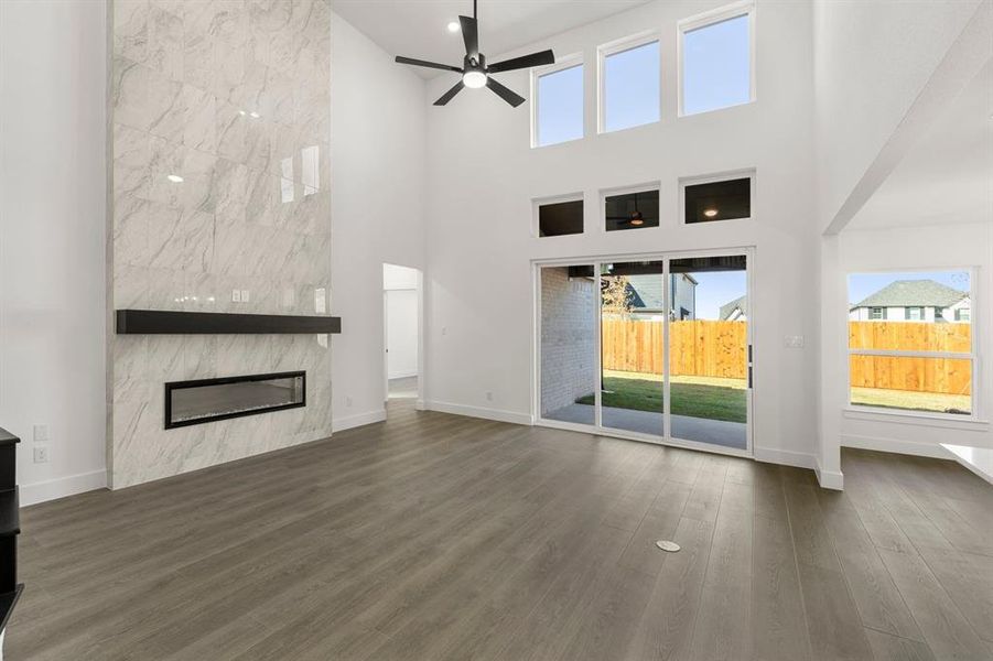 Spacious, unfurnished interior of a new home in Valencia on The Lake, Little Elm (Image 18).