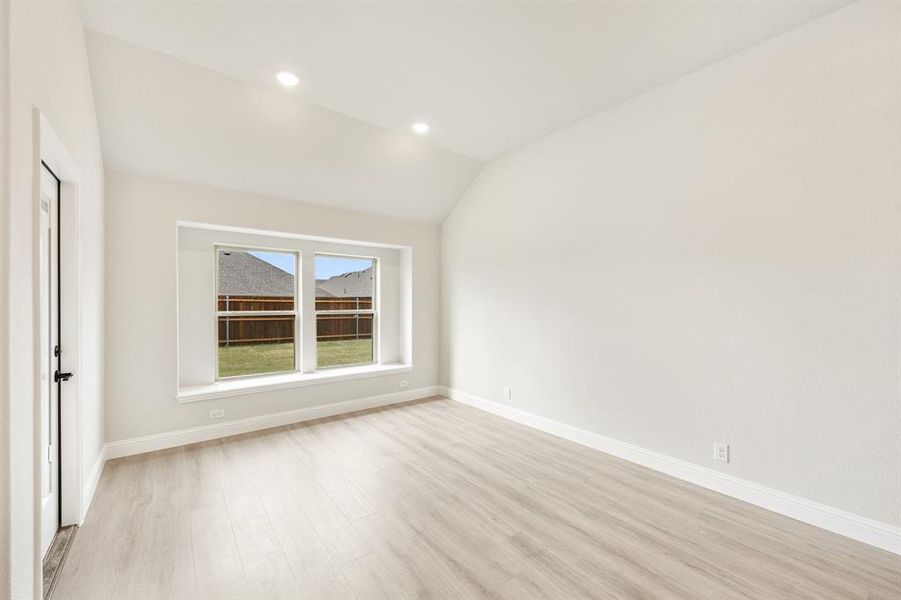 Spacious, unfurnished interior of a new home in Addison Hills, Cedar Hill (Image 33).
