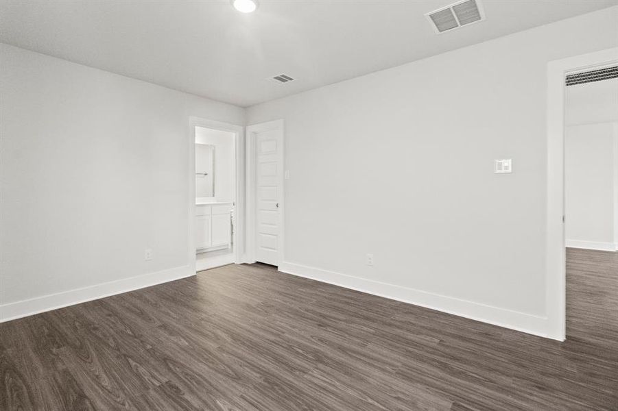 Spacious, unfurnished interior of a new home in Lyons Crest Estates, Garland (Image 33).