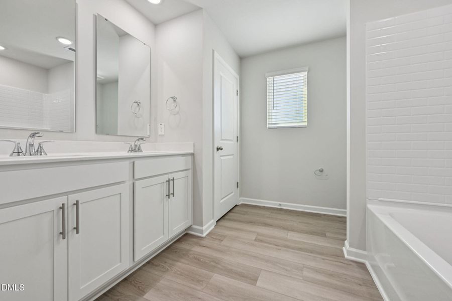 33-web-or-mls-Raleigh - Oak Manor - 113