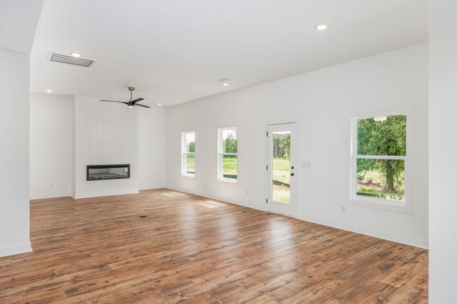 Spacious, unfurnished interior of a new home in The Reserve at Reidsboro, Williamson (Image 48).