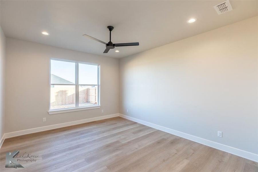 Spacious, unfurnished interior of a new home in , Abilene (Image 27).