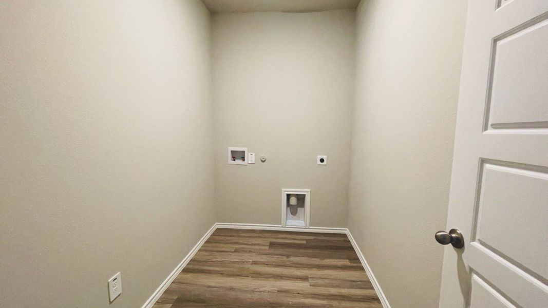 Spacious, unfurnished interior of a new home in Sunnycreek, Fort Worth (Image 20). Spacious, unfurnished interior of a new home in Sunnycreek, Fort Worth (Image 20).
