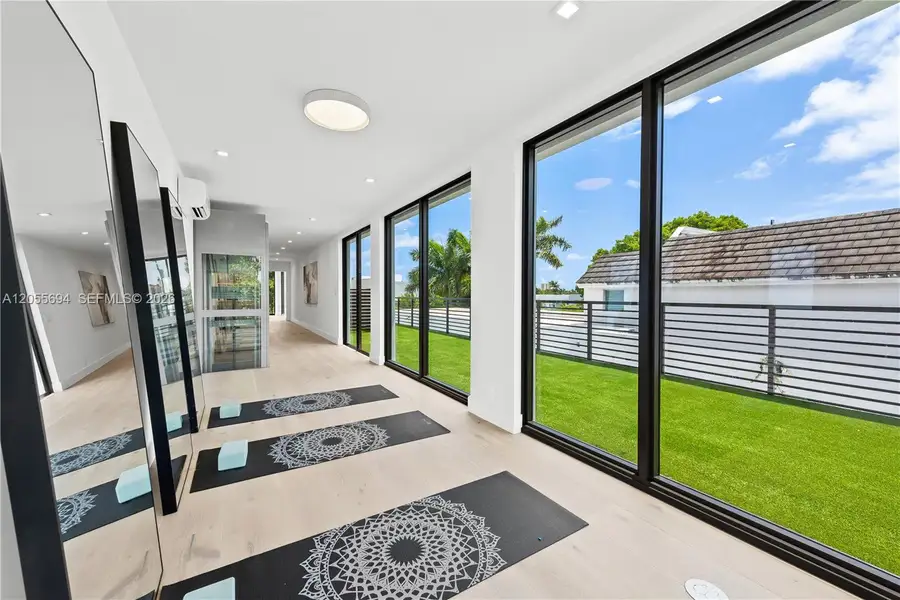 Exterior details and patio area of a home in , Fort Lauderdale (Image 36).