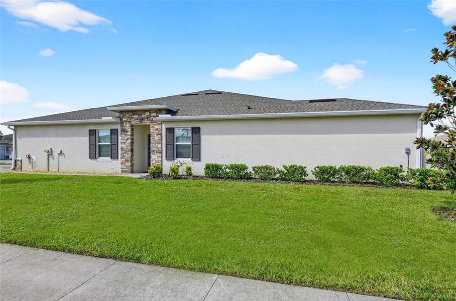 Exterior details and patio area of a home in , Port Charlotte (Image 19). Exterior details and patio area of a home in , Port Charlotte (Image 19).