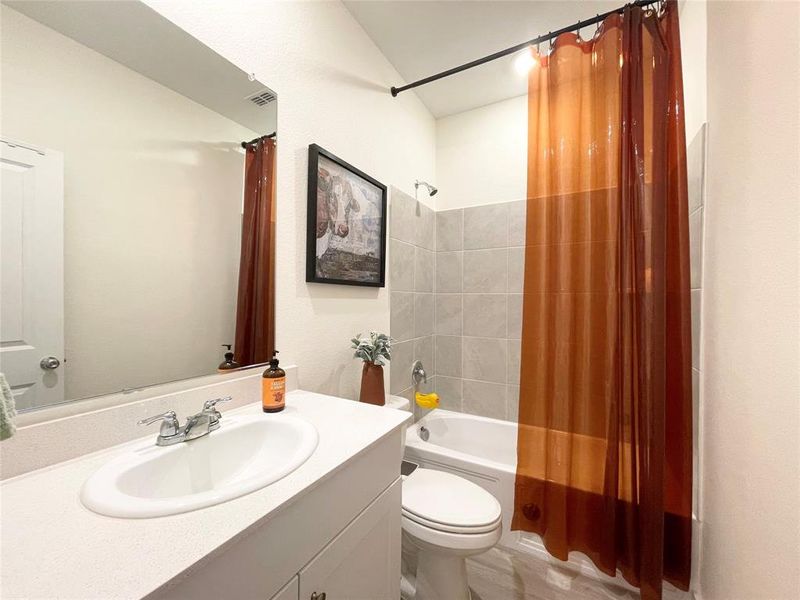 Furnished interior view inside a new home in Reatta Ridge: Classic Collection, Justin (Image 15). Furnished interior view inside a new home in Reatta Ridge: Classic Collection, Justin (Image 15).