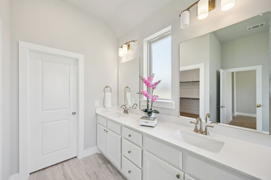 Representative furnished interior of a home built from the Belmont by Centre Living Homes in Lakeway Estates, Waxahachie (Image 35).