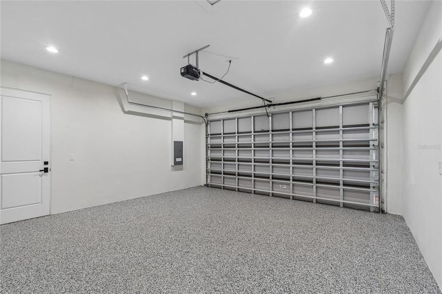 Spacious, unfurnished interior of a new home in , Tampa (Image 70).