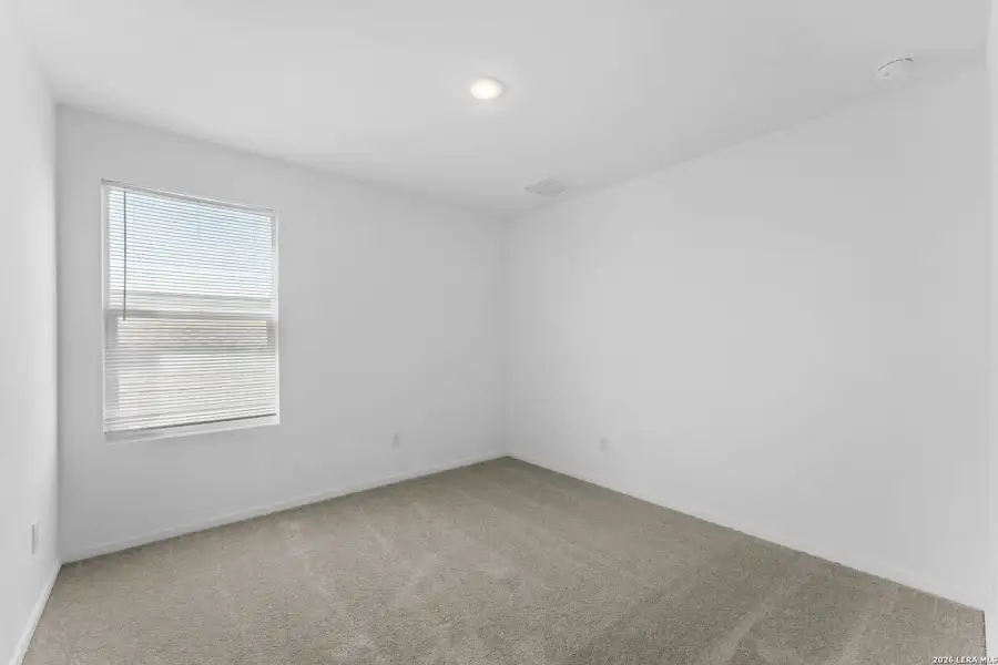 Spacious, unfurnished interior of a new home in Sky Ranch, New Braunfels (Image 20).