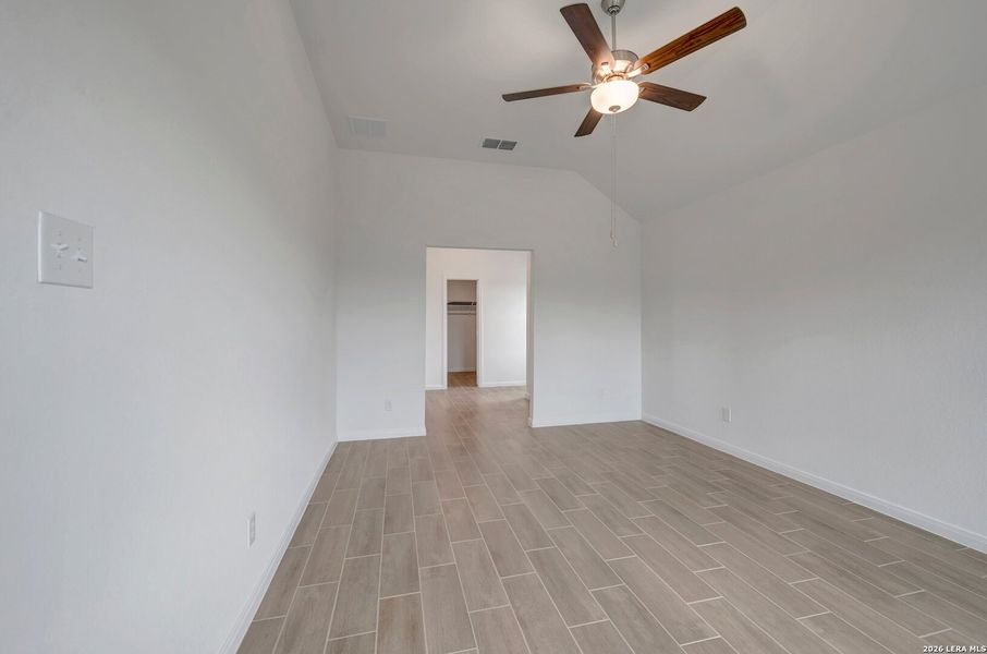 Spacious, unfurnished interior of a new home in Chaparral Ranch, Floresville (Image 30).