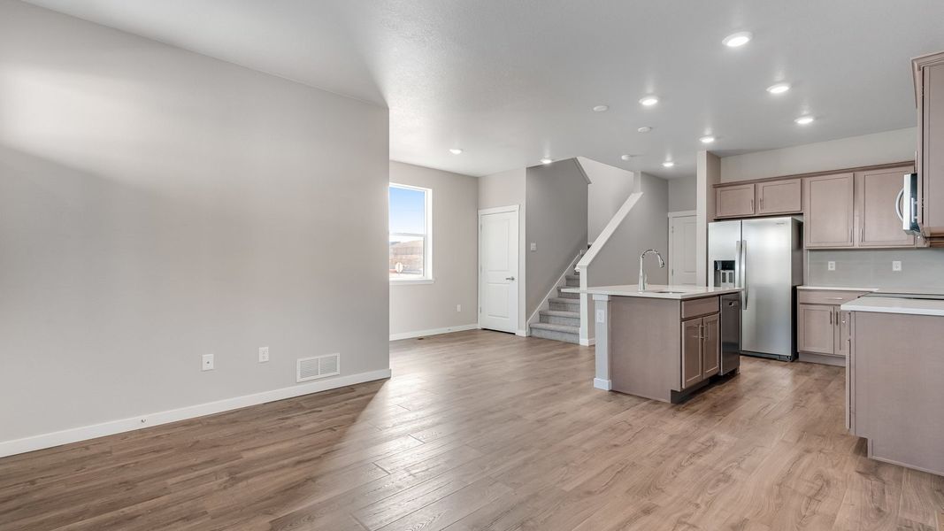 Spacious, unfurnished interior of a new home in Horizon Uptown, Aurora (Image 10).