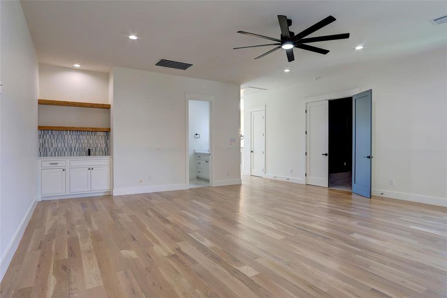 Spacious, unfurnished interior of a new home in , Dallas (Image 24). Spacious, unfurnished interior of a new home in , Dallas (Image 24).