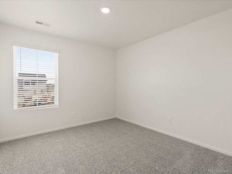 Spacious, unfurnished interior of a new home in Skyview at High Point, Aurora (Image 16).